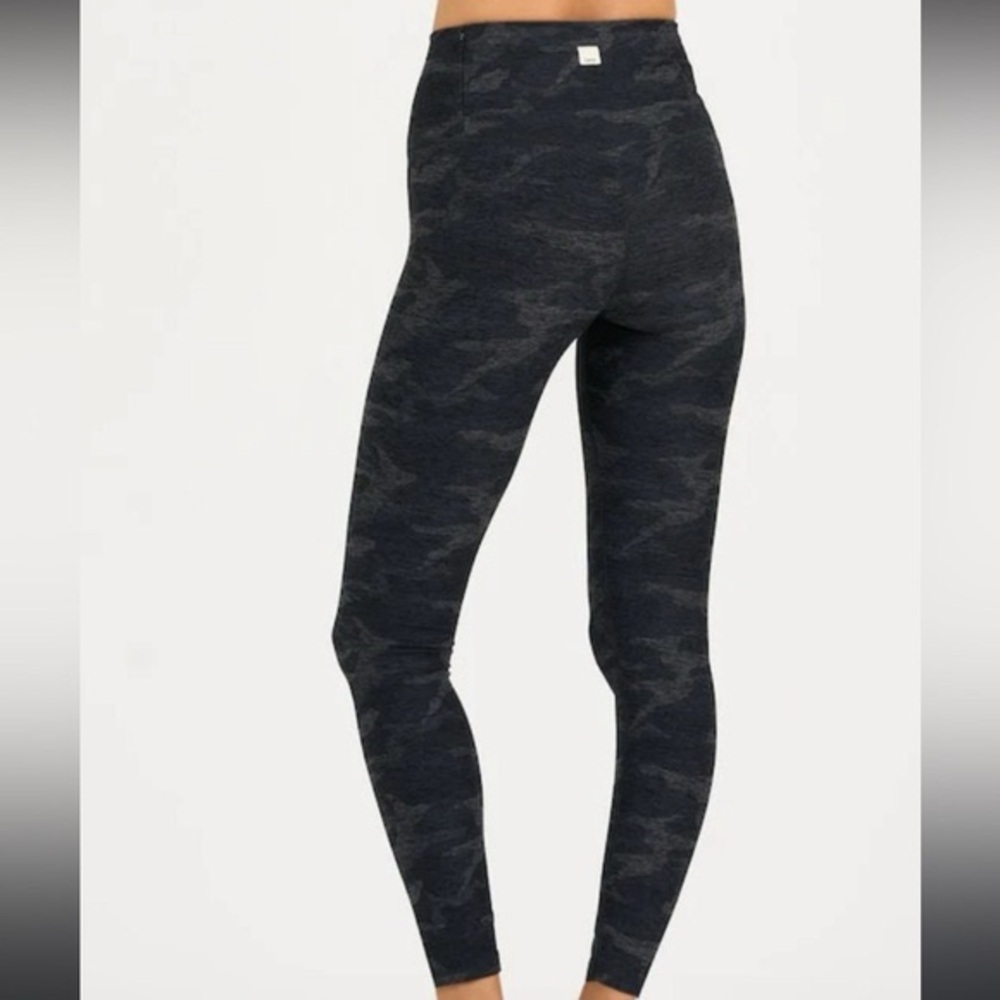 By Vuori Clean Elevation Camo High Rise Leggings Black Gray XS - Picture 6 of 15